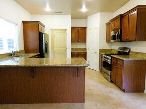 5189 W Beechwood Ave in Fresno, CA - Building Photo - Building Photo