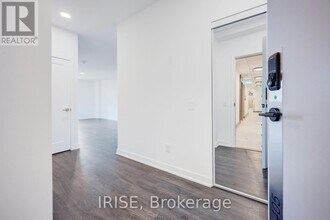 405-5081 HURONTARIO St in Mississauga, ON - Building Photo - Building Photo