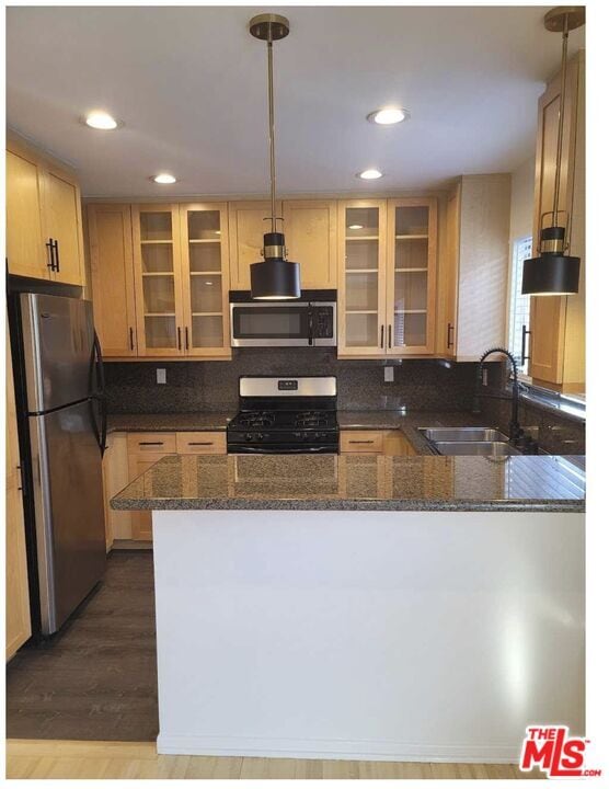 435 S Palm Dr in Beverly Hills, CA - Building Photo - Building Photo