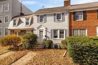 1710 37th St NW in Washington, DC - Foto de edificio - Building Photo