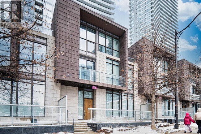 129 McMahon Dr in Toronto, ON - Building Photo - Building Photo