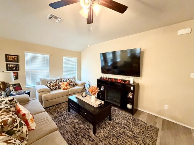 2925 Keathley Dr in Lorena, TX - Building Photo - Building Photo