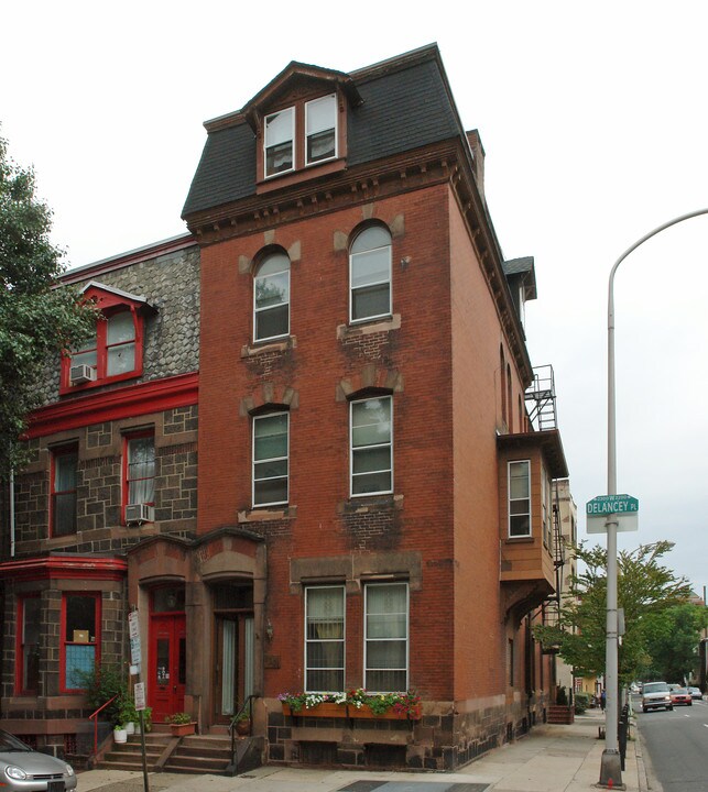 2301 Delancey Pl in Philadelphia, PA - Building Photo