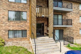 Forest Ridge Apartments in Cedar Rapids, IA - Foto de edificio - Building Photo