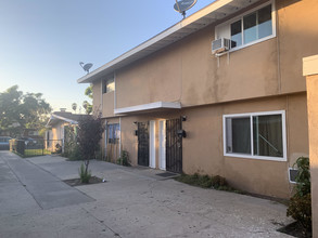 1613 Evergreen St in Santa Ana, CA - Building Photo - Building Photo