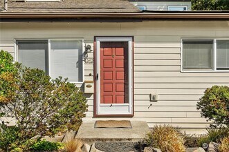 4202 28th Ave SW in Seattle, WA - Building Photo - Building Photo