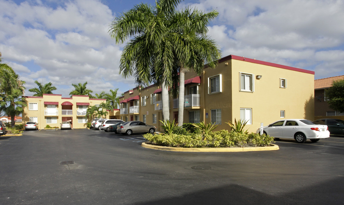 Mary's Apartments in Hialeah, FL - Building Photo