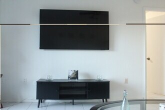 4156 Inverrary Dr, Unit 407 in Lauderhill, FL - Foto de edificio - Building Photo