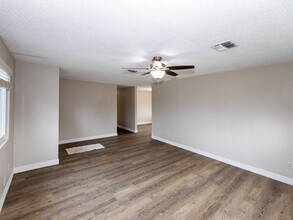 6315 Avenue T in Santa Fe, TX - Building Photo - Building Photo