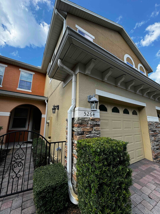 5264 Hidden Cypress Ln in Oviedo, FL - Foto de edificio