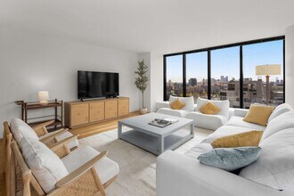 525 E 72nd St in New York, NY - Building Photo - Building Photo