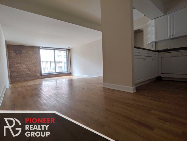 1220 N LaSalle Dr, Unit 1220-E5