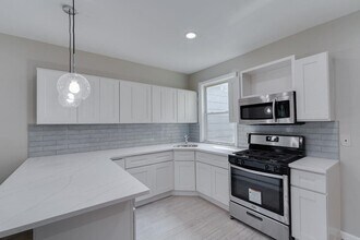 11 Holmes Ave in Jersey City, NJ - Building Photo - Building Photo