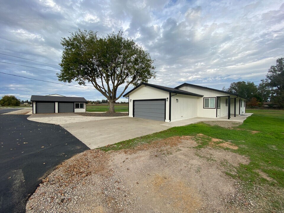 9065 Campbell Rd in Elk Grove, CA - Building Photo