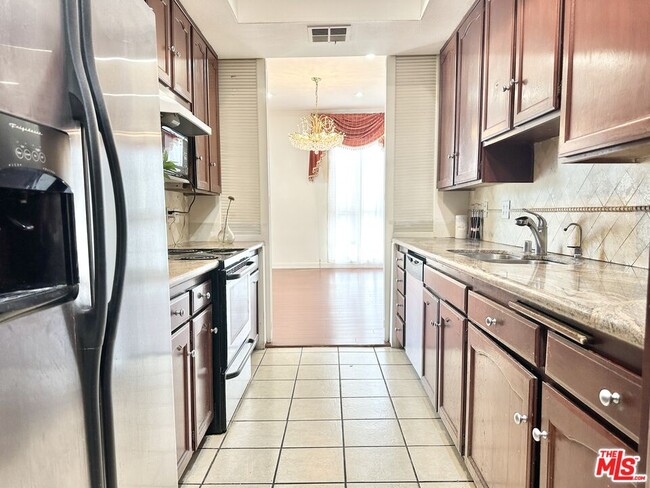 2175 S Beverly Glen Blvd in Los Angeles, CA - Building Photo - Building Photo