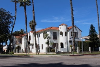 2853 Buckingham Rd in Los Angeles, CA - Foto de edificio - Building Photo