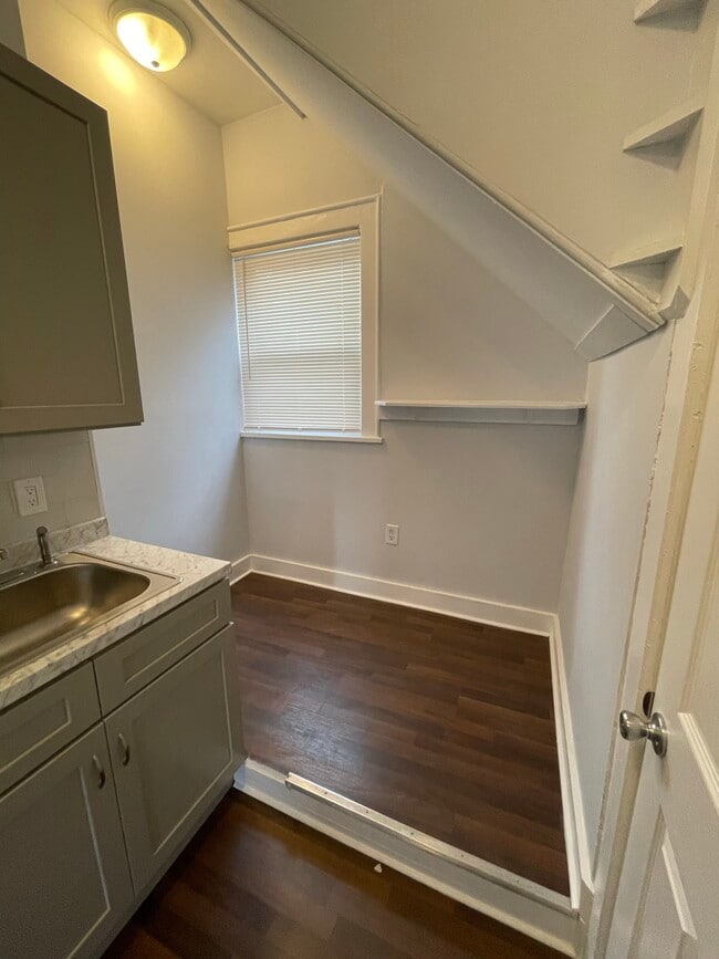 127 N Arlington Ave, Unit 2 in Gloversville, NY - Building Photo - Building Photo