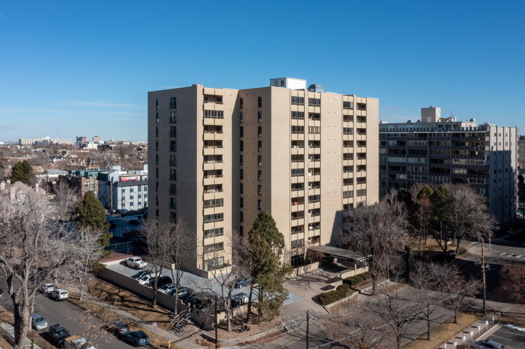 Governors Place Condominiums in Denver, CO - Foto de edificio