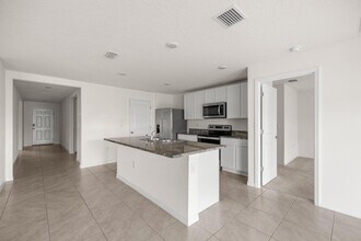 8904 SW 50th Ter in Ocala, FL - Building Photo - Building Photo
