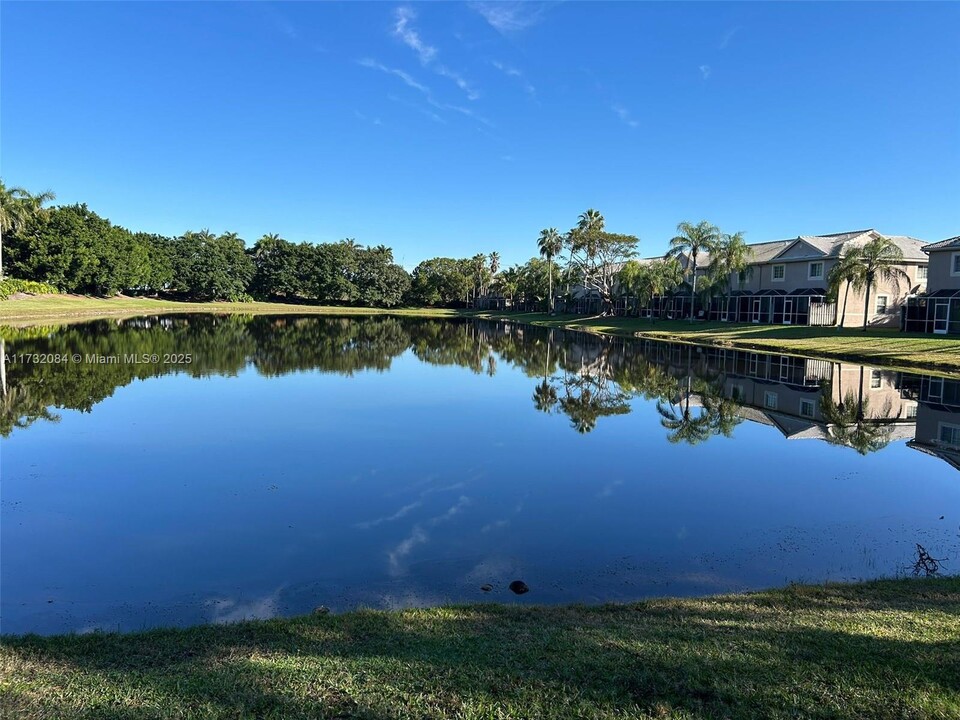 2225 Salerno Cir in Weston, FL - Building Photo