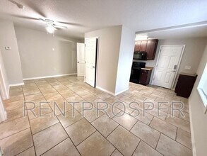 810 Eresken Ave in Orlando, FL - Foto de edificio - Building Photo