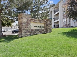 12183 W Cross Dr, Unit 101 in Littleton, CO - Foto de edificio