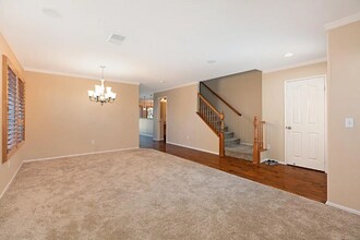 302 La Soledad Way in Oceanside, CA - Building Photo - Building Photo