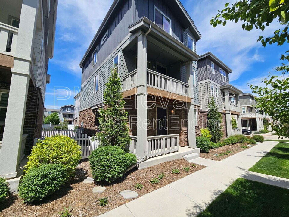 2418 S Troy Ct in Aurora, CO - Building Photo