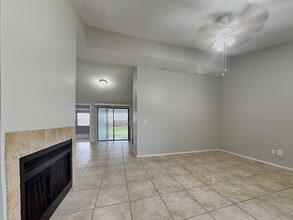 9402 Lonsdale Ct in Tampa, FL - Building Photo - Building Photo