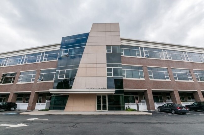 290 Pleasant St in Watertown, MA - Building Photo - Building Photo