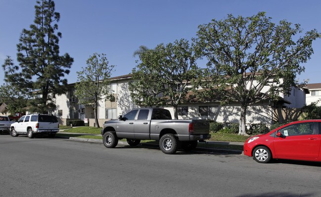 111 S Flower Ave in Brea, CA - Building Photo - Building Photo