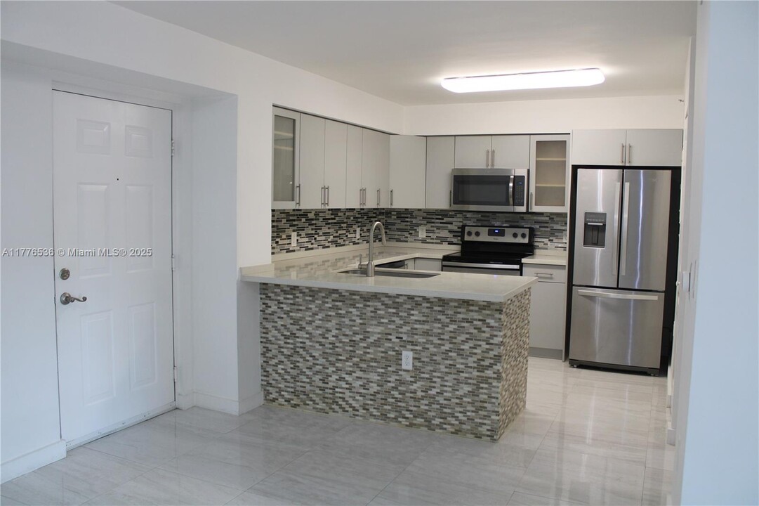 4420 NW 107th Ave in Doral, FL - Building Photo