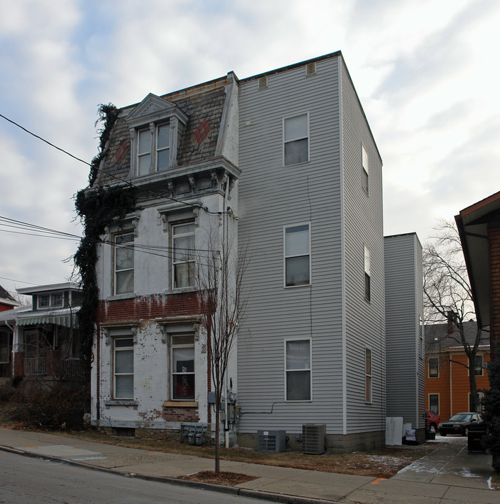 2404 Clifton Ave in Cincinnati, OH - Building Photo