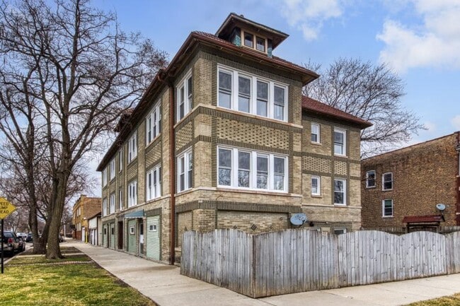 property at 3707 N Lockwood Ave