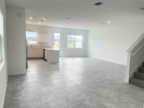 315 Nine Iron Dr in Davenport, FL - Foto de edificio - Building Photo