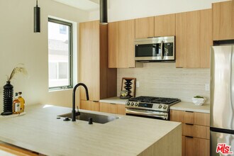 1345 S Ogden Dr in Los Angeles, CA - Building Photo - Building Photo