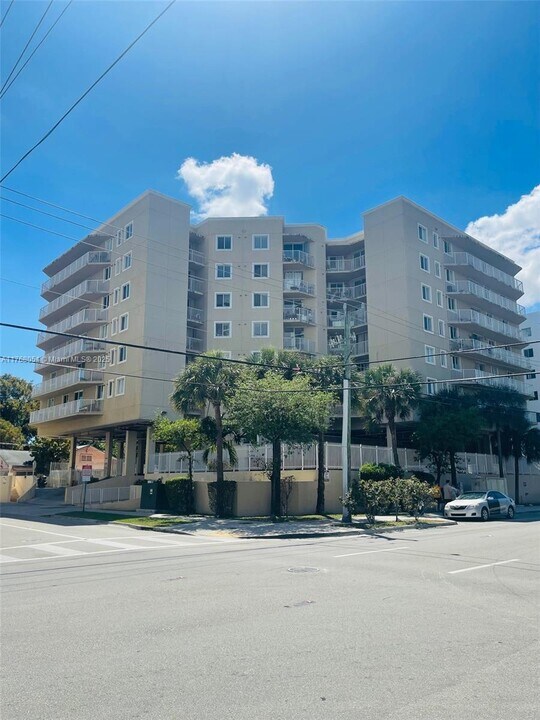 102 SW 6th Ave in Miami, FL - Building Photo