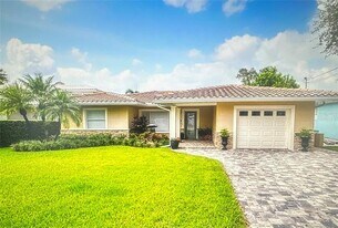 120 Bayside Dr in Clearwater, FL - Building Photo