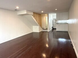 11652 Chenault St in Los Angeles, CA - Building Photo