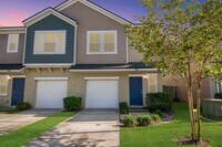 121 Moultrie Village Ln