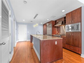 1120 E Kennedy Blvd in Tampa, FL - Foto de edificio - Building Photo