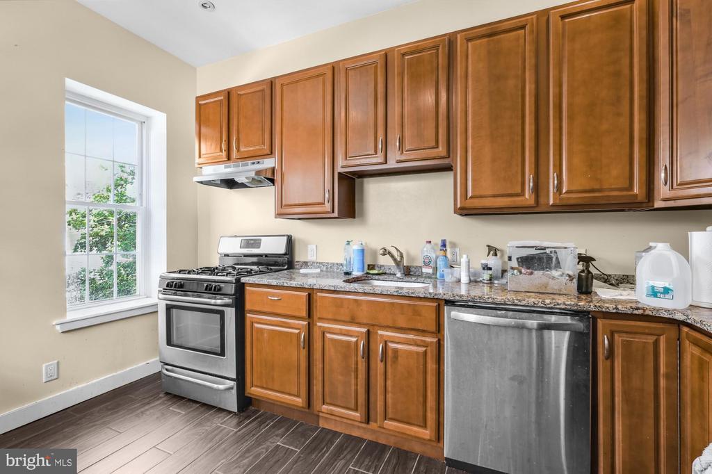 112 E Allen St in Philadelphia, PA - Building Photo