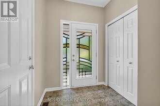 196 Trail Side Cir in Ottawa, ON - Building Photo - Building Photo
