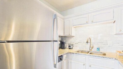 301 Lullwater Dr in Panama City Beach, FL - Building Photo - Building Photo