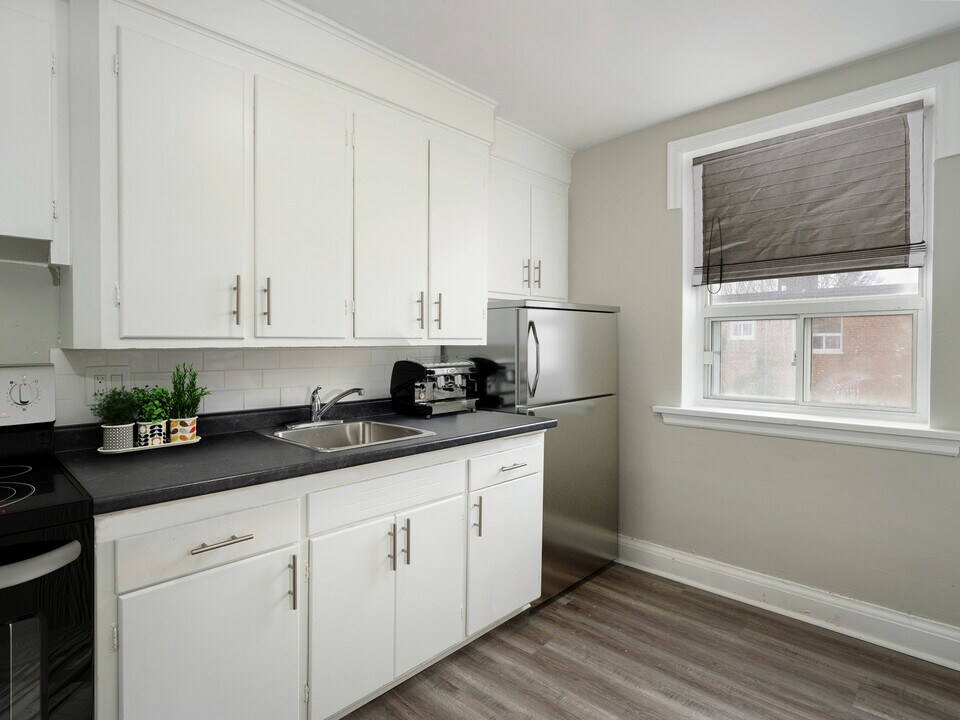 105-117 Onward Avenue in Kitchener, ON - Building Photo