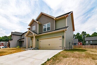 210 Geneva Ln in Clarksville, TN - Building Photo - Building Photo