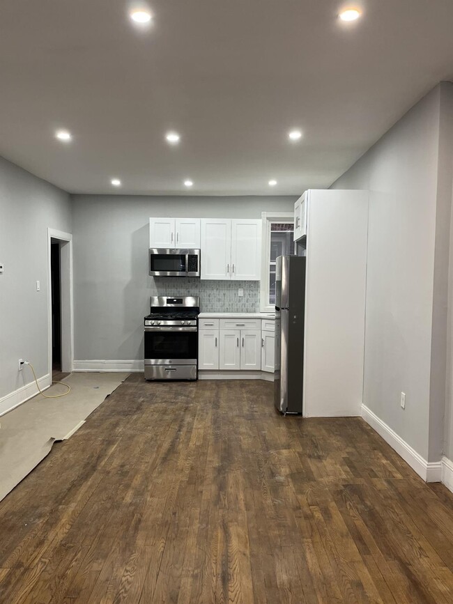 111-07 Northern Blvd in Queens, NY - Building Photo - Building Photo
