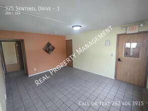 325 Sentinel Dr in Waukesha, WI - Building Photo - Building Photo