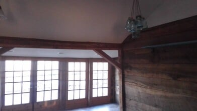 6832 Piney River Rd N in Bon Aqua, TN - Foto de edificio - Building Photo