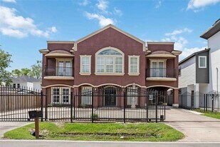5027 Creekmont Dr in Houston, TX - Building Photo